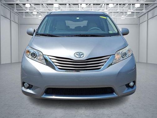 2014 Toyota Sienna XLE
