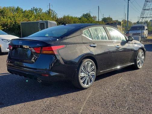 2025 Nissan Altima SL FWD