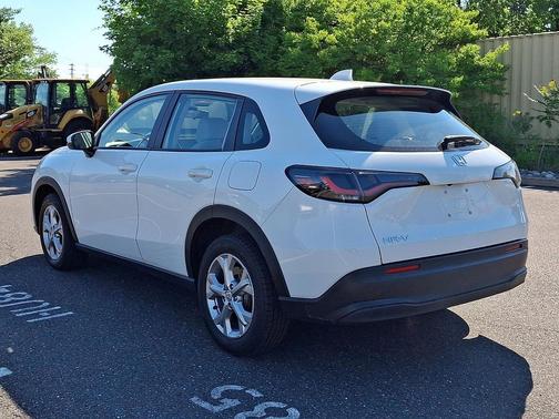 White 2023 Honda HR-V LX
