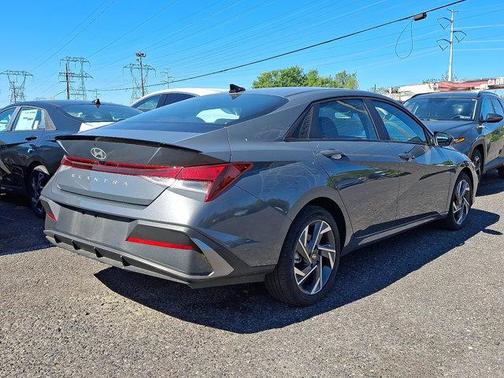 2025 Hyundai ELANTRA Sport