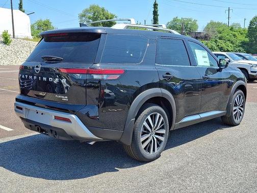 2025 Nissan Pathfinder Platinum 4WD
