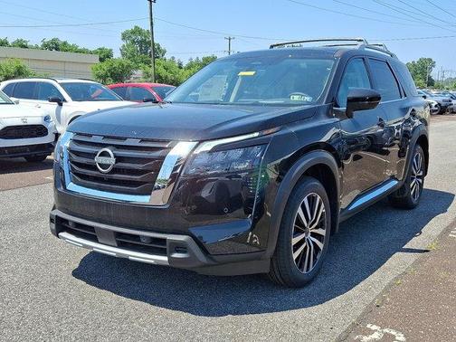 2025 Nissan Pathfinder Platinum 4WD