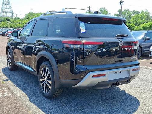 2025 Nissan Pathfinder Platinum 4WD
