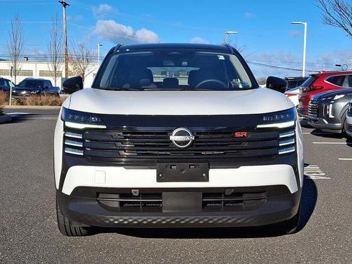 2025 Nissan Kicks SR