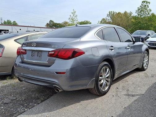 2017 INFINITI Q70 3.7X