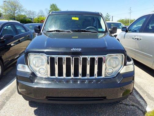 Photo 2 of 5 of 2008 Jeep Liberty Sport