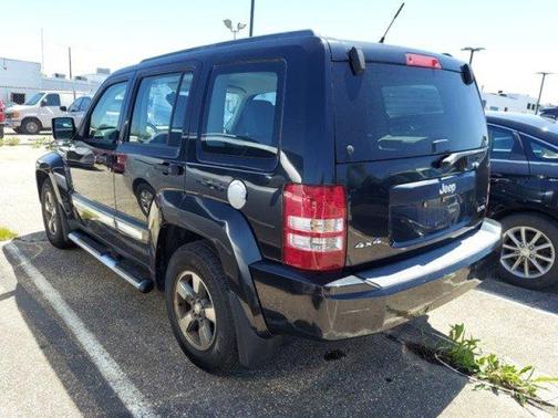 Photo 5 of 5 of 2008 Jeep Liberty Sport