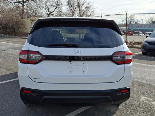 2023 Honda Pilot AWD LX