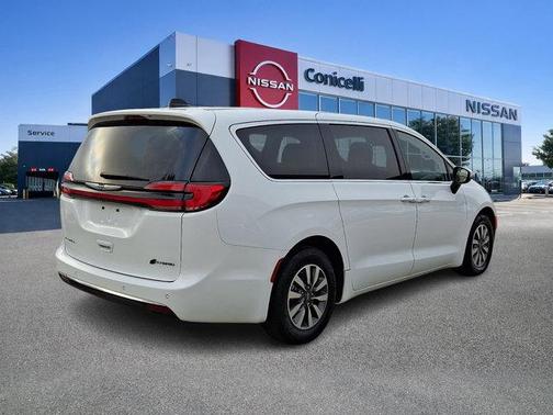 2023 Chrysler Pacifica Hybrid Touring L