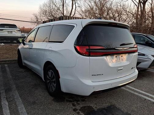2023 Chrysler Pacifica Hybrid Touring L