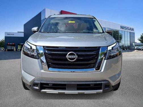 Brilliant Silver Metallic 2023 Nissan Pathfinder Platinum 4WD