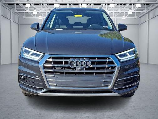Black 2019 Audi Q5 45 Premium