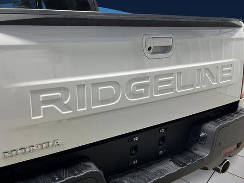 Platinum White Pearl 2026 Honda Ridgeline Black