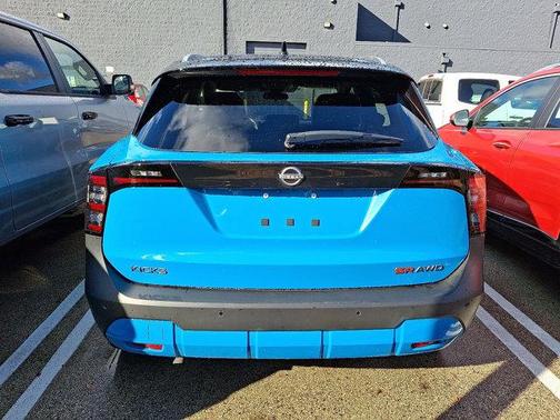 2025 Nissan Kicks SR