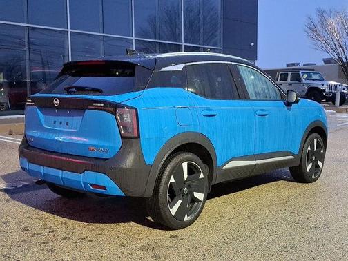 2025 Nissan Kicks SR