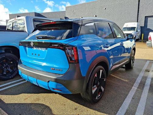 2025 Nissan Kicks SR