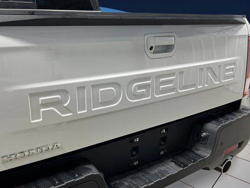 Platinum White Pearl 2026 Honda Ridgeline Black