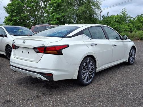 2025 Nissan Altima SL FWD