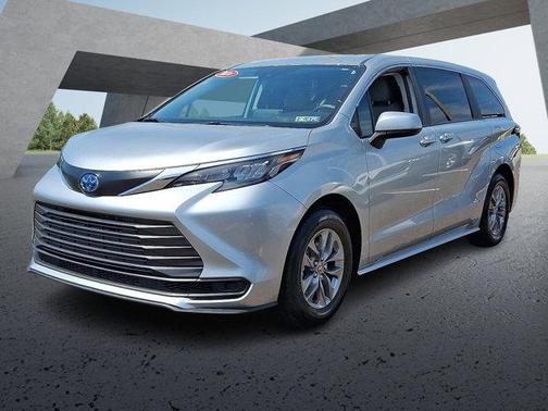 2024 Toyota Sienna LE