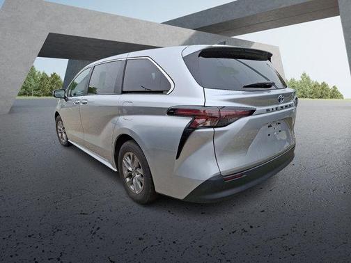 2024 Toyota Sienna LE