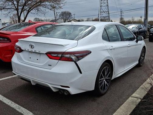 Ice Cap 2024 Toyota Camry SE