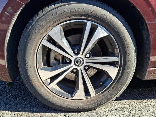 Rosewood Metallic 2023 Nissan Sentra SV