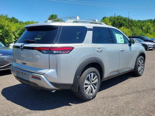 2025 Nissan Pathfinder SL 4WD