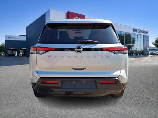 2024 Nissan Pathfinder S 4WD