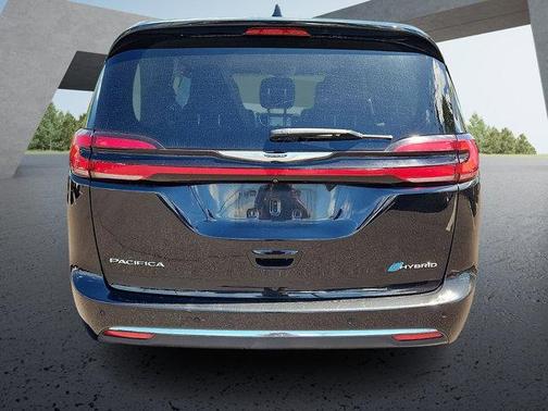 Brilliant Black Crystal Pearlcoat 2024 Chrysler Pacifica Hybrid Select