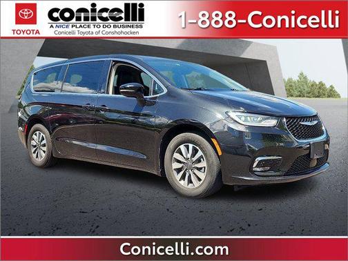 Brilliant Black Crystal Pearlcoat 2024 Chrysler Pacifica Hybrid Select