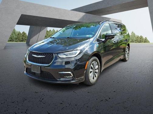 Brilliant Black Crystal Pearlcoat 2024 Chrysler Pacifica Hybrid Select