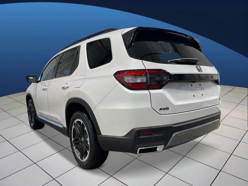 Platinum White Pearl 2026 Honda Pilot Touring 8-Passenger