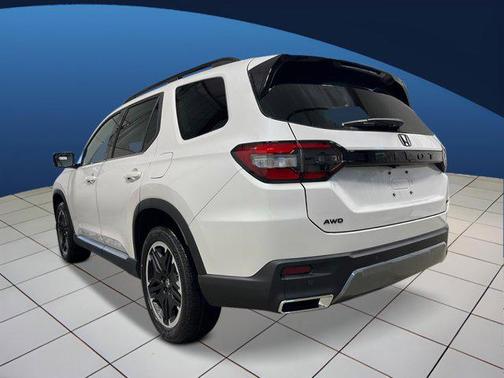 Platinum White Pearl 2026 Honda Pilot Touring 8-Passenger