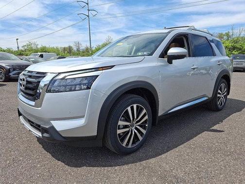 2025 Nissan Pathfinder Platinum 4WD