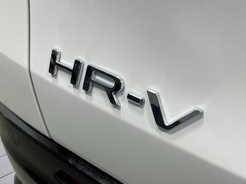 Platinum White Pearl 2027 Honda HR-V EX-L