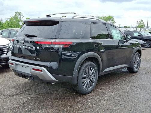 2025 Nissan Pathfinder SL 4WD