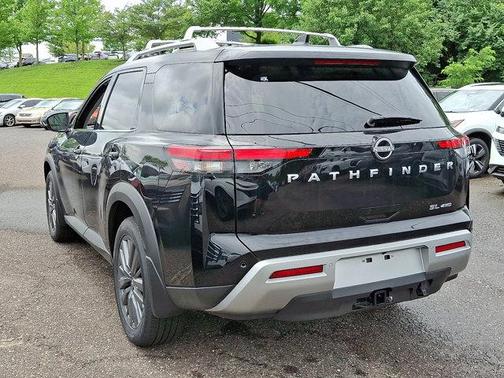 2025 Nissan Pathfinder SL 4WD
