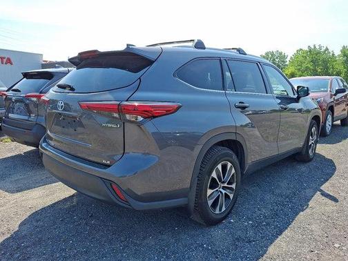 2022 Toyota Highlander Hybrid XLE