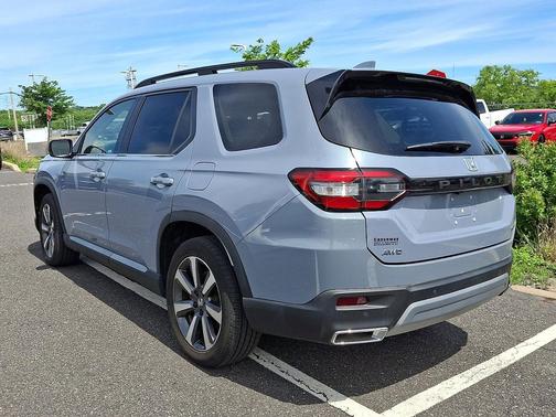 Sonic 2023 Honda Pilot Touring 8-Passenger