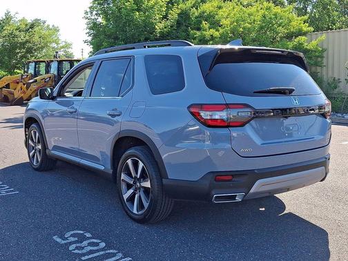 Sonic 2023 Honda Pilot Touring 8-Passenger