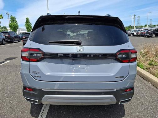 Sonic 2023 Honda Pilot Touring 8-Passenger