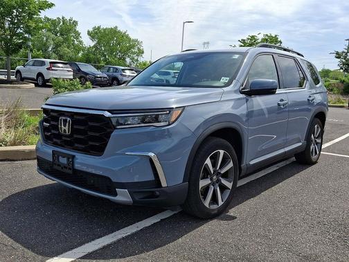 Sonic 2023 Honda Pilot Touring 8-Passenger