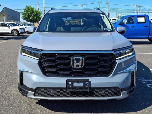Sonic 2023 Honda Pilot Touring 8-Passenger