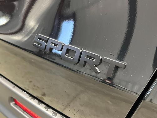 Crystal Black Pearl 2027 Honda HR-V Sport