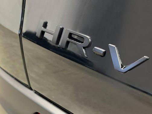 Crystal Black Pearl 2027 Honda HR-V Sport