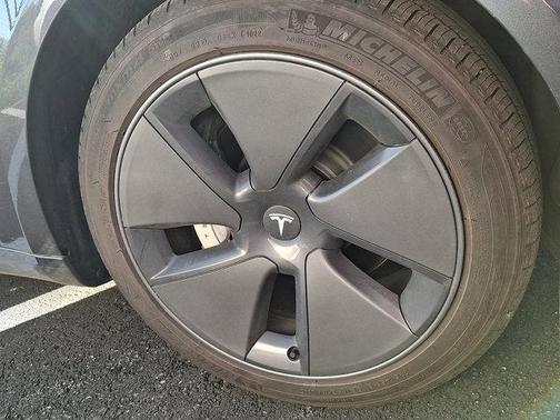 Gray 2022 Tesla Model 3 Long Range