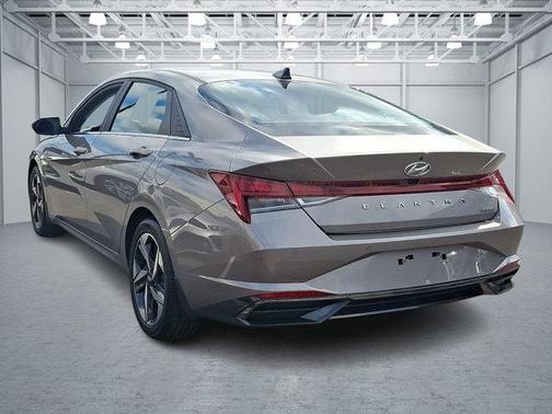 Fluid Metal 2023 Hyundai ELANTRA Limited