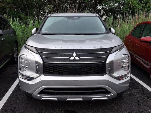 Alloy Silver Metallic 2024 Mitsubishi Outlander SE S-AWC