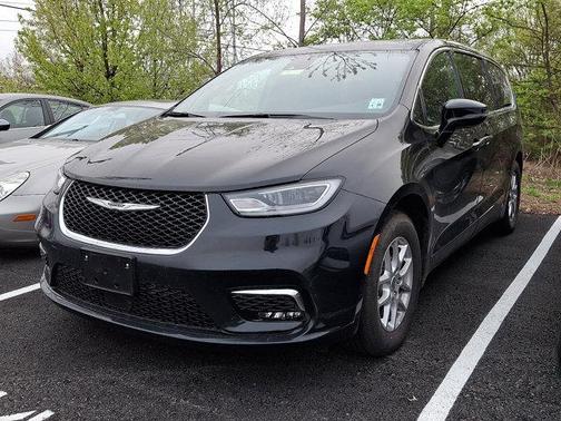 Diamond Black Crystal Pearlcoat 2025 Chrysler Pacifica L