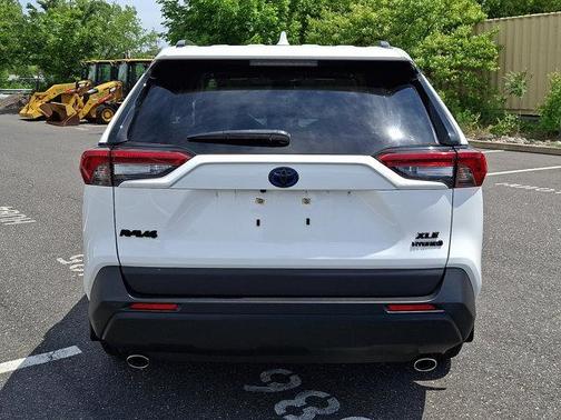 Ice Cap 2023 Toyota RAV4 Hybrid XLE